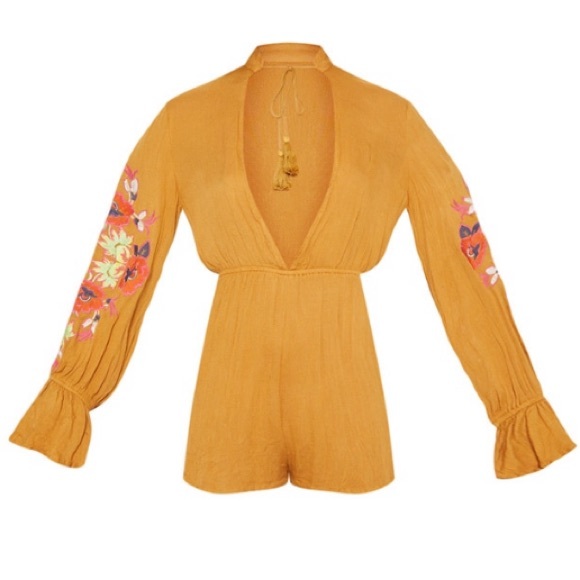 New Pretty Little Thing Embroidered Romper Medium - Picture 3 of 6